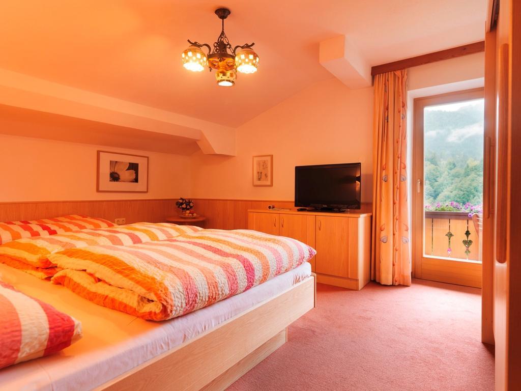 Ferienwohnung Saalbach فيبربرن الغرفة الصورة